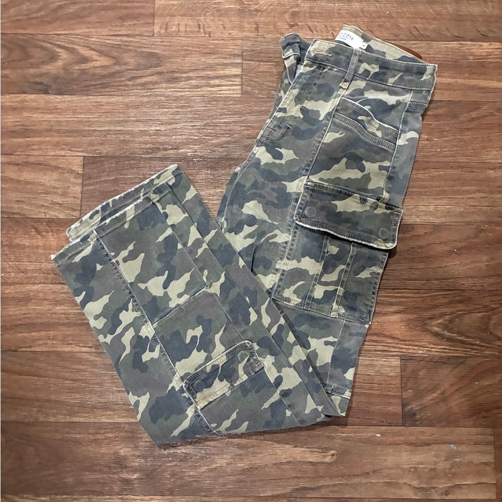 Womens's Hidden Brand Camouflage Cargo Pants - Olive Camo